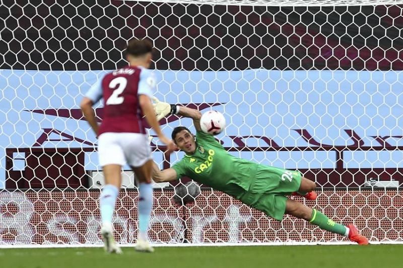 Emi Martinez saved John Lundstram's penalty.
